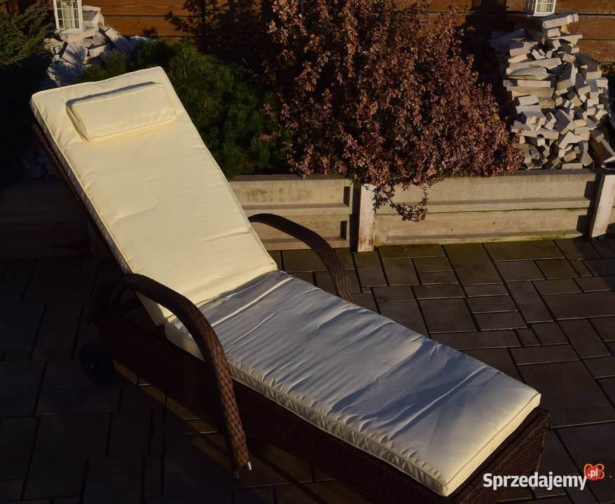 meble ogrodowe Leżak fotel kanapa na kółkach brąz technorattan z ekri poducha