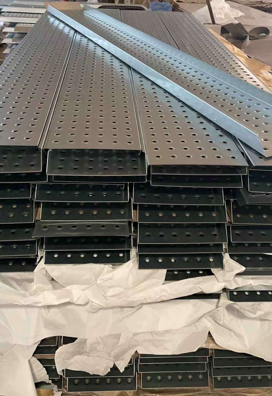 Najazd stalowy podjazd 240 cm 2 mm grube rampy dla niepełnosprawnych kładów logistyka budowlana  